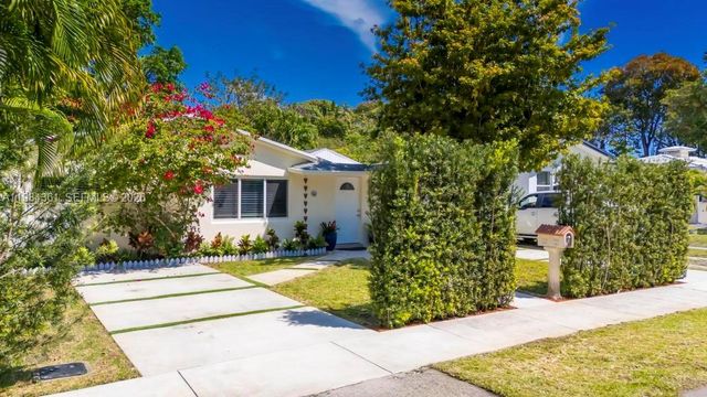 222 SW 7th St, Dania Beach, FL 33004