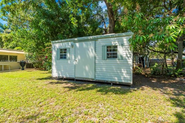 222 SW 7th St, Dania Beach, FL 33004