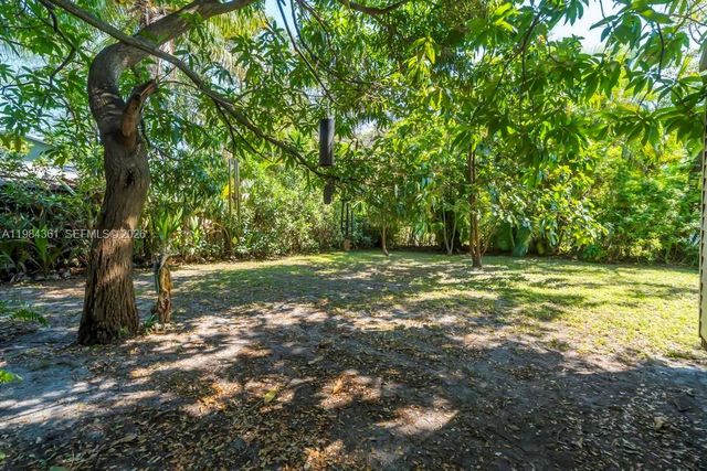 222 SW 7th St, Dania Beach, FL 33004