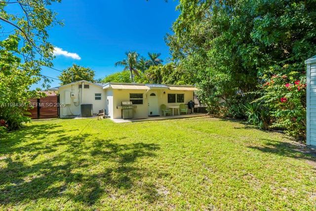 222 SW 7th St, Dania Beach, FL 33004
