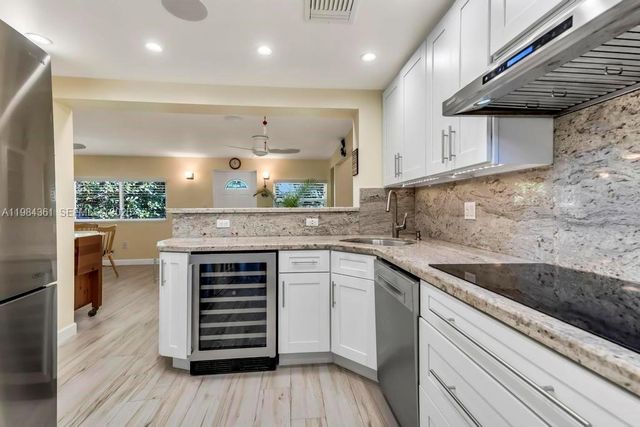 222 SW 7th St, Dania Beach, FL 33004