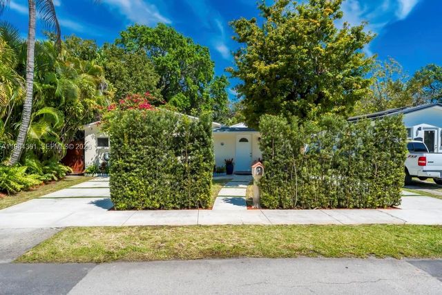 222 SW 7th St, Dania Beach, FL 33004