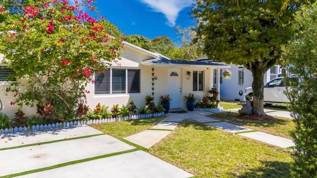 222 SW 7th St, Dania Beach, FL 33004