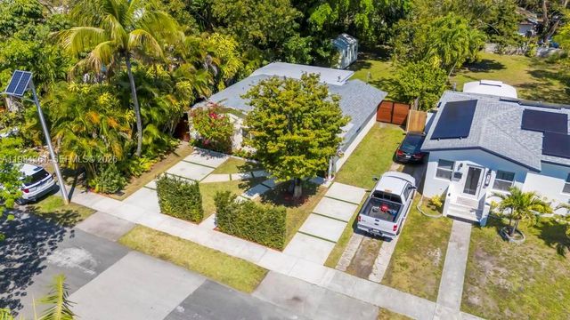 222 SW 7th St, Dania Beach, FL 33004