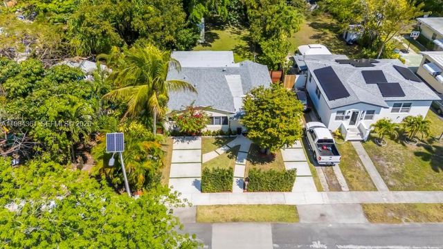 222 SW 7th St, Dania Beach, FL 33004