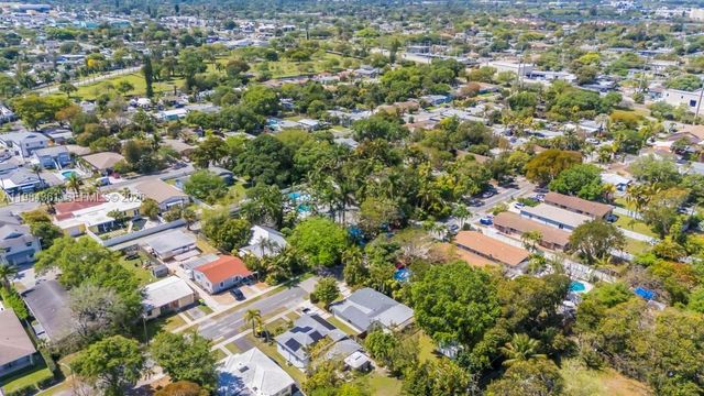222 SW 7th St, Dania Beach, FL 33004