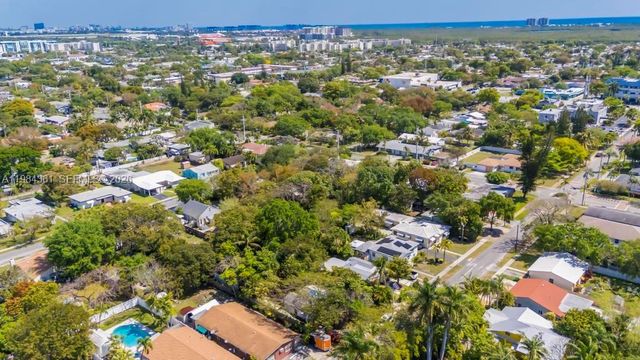 222 SW 7th St, Dania Beach, FL 33004