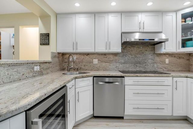 222 SW 7th St, Dania Beach, FL 33004