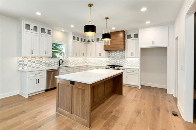 3949 SW Flintrock Drive, Lee's Summit, MO 64082