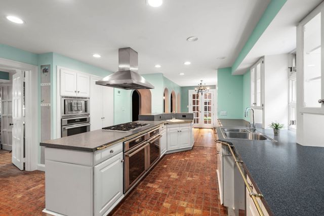 43 Monadnock Road, Wellesley, MA 02481