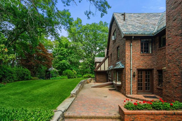 43 Monadnock Road, Wellesley, MA 02481
