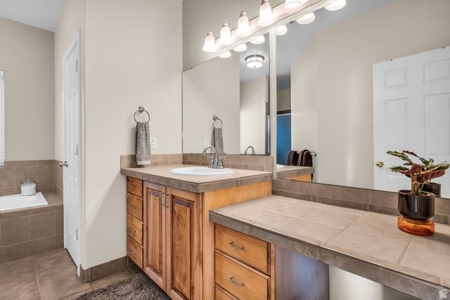 139 CANYON BREEZE DR, Centerville, UT 84014