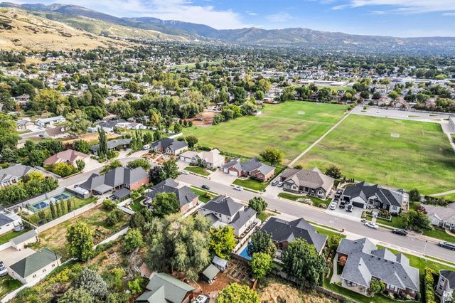 139 CANYON BREEZE DR, Centerville, UT 84014