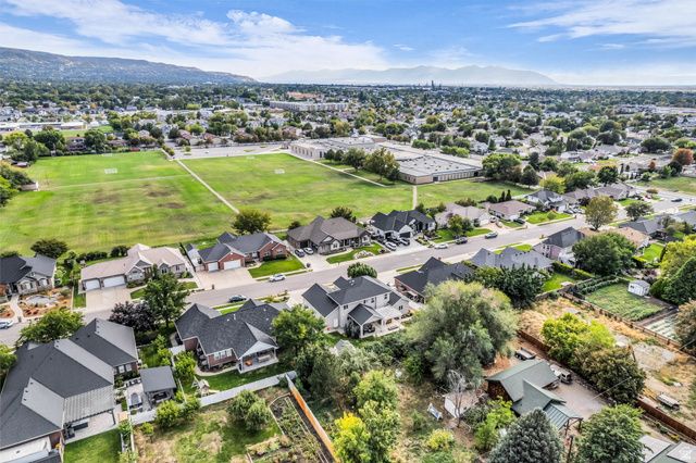 139 CANYON BREEZE DR, Centerville, UT 84014