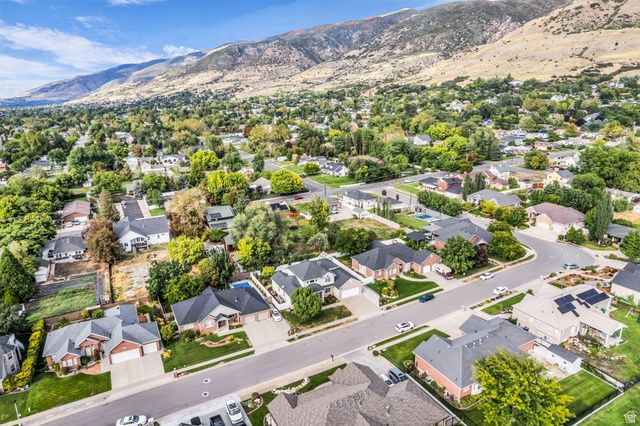 139 CANYON BREEZE DR, Centerville, UT 84014
