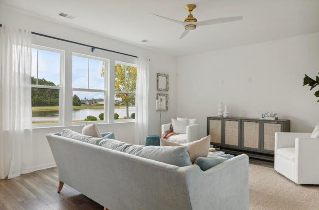 Image 10 of property listing at 1026 Patagonia Street, Summerville, SC 29485