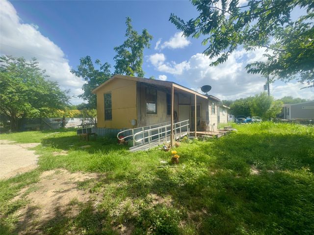 1950 Ash ST, San Marcos, TX 78666
