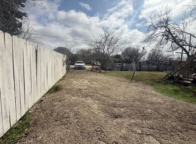 1950 Ash ST, San Marcos, TX 78666