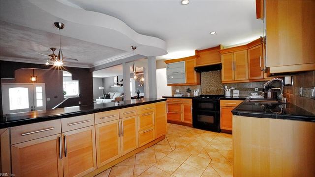 469 Greencastle LN, Virginia Beach, VA 23452