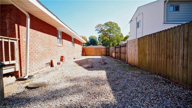 469 Greencastle LN, Virginia Beach, VA 23452