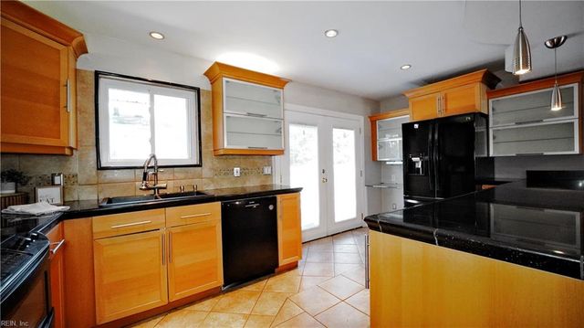 469 Greencastle LN, Virginia Beach, VA 23452