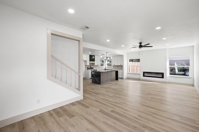 106 Burgundy Lane, League City, TX 77573