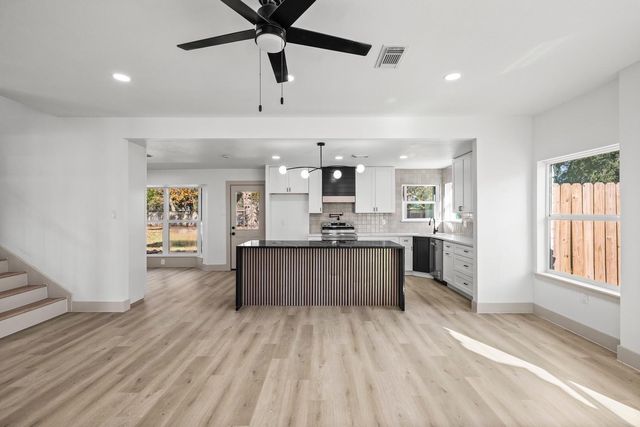 106 Burgundy Lane, League City, TX 77573