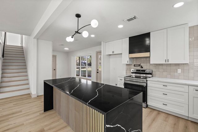 106 Burgundy Lane, League City, TX 77573