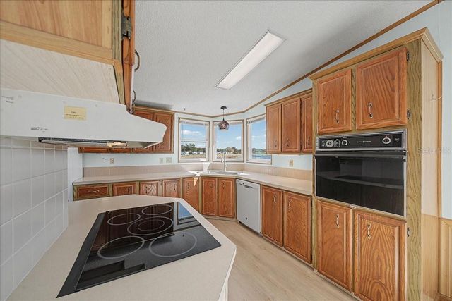 25021 BELLEVUE, Leesburg, FL 34748