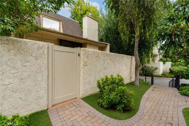6121 Shoup Avenue 6, Woodland Hills, CA 91367