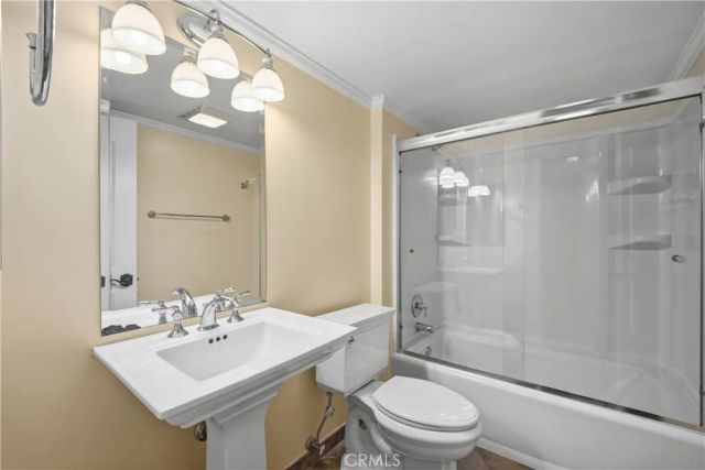 6121 Shoup Avenue 6, Woodland Hills, CA 91367