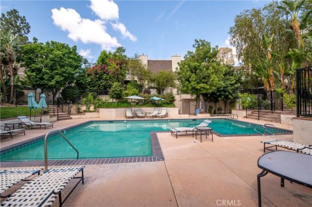 6121 Shoup Avenue 6, Woodland Hills, CA 91367