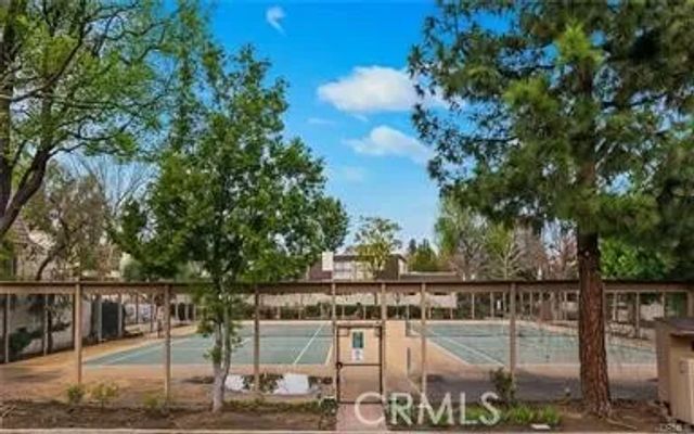 6121 Shoup Avenue 6, Woodland Hills, CA 91367