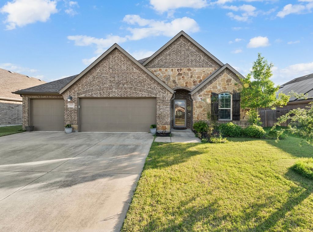 307 Acadia Lane, Forney, TX 75126