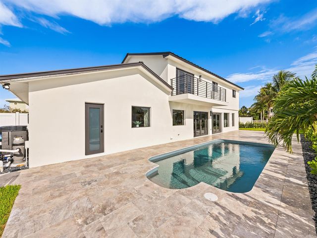 3711 NE 27th Avenue, Lighthouse Point, FL 33064