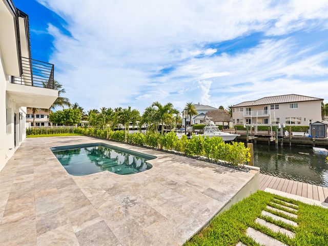 3711 NE 27th Avenue, Lighthouse Point, FL 33064