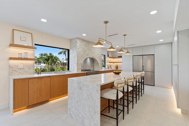 3711 NE 27th Avenue, Lighthouse Point, FL 33064