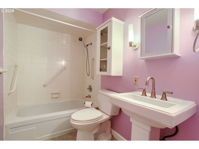 5292 Sw BARCLAY Ct, Beaverton, OR 97005