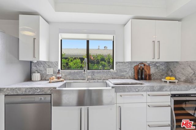 1613 Manning Avenue A, Los Angeles, CA 90024