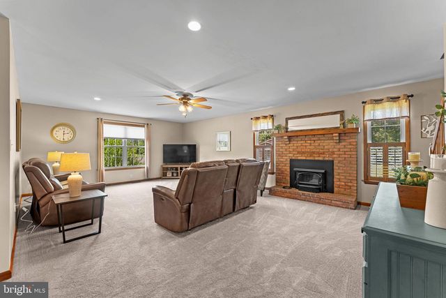 24 HENDRICKS RD, Perkiomenville, PA 18074