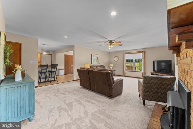 24 HENDRICKS RD, Perkiomenville, PA 18074