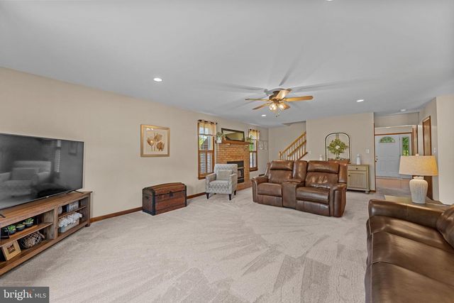 24 HENDRICKS RD, Perkiomenville, PA 18074