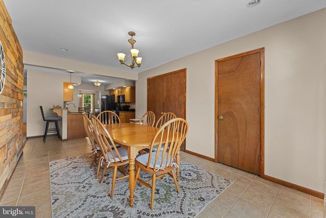 24 HENDRICKS RD, Perkiomenville, PA 18074