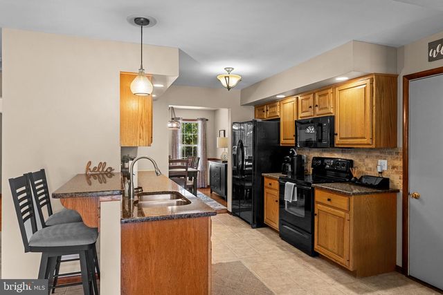 24 HENDRICKS RD, Perkiomenville, PA 18074
