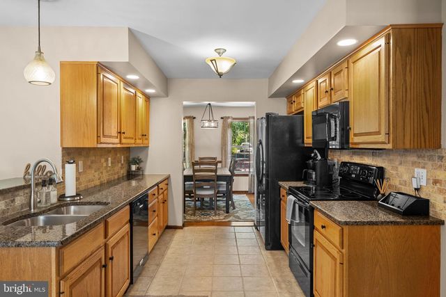 24 HENDRICKS RD, Perkiomenville, PA 18074