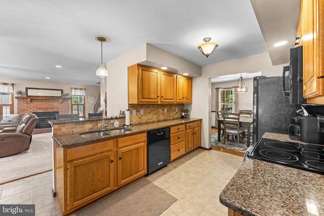 24 HENDRICKS RD, Perkiomenville, PA 18074