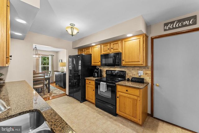 24 HENDRICKS RD, Perkiomenville, PA 18074
