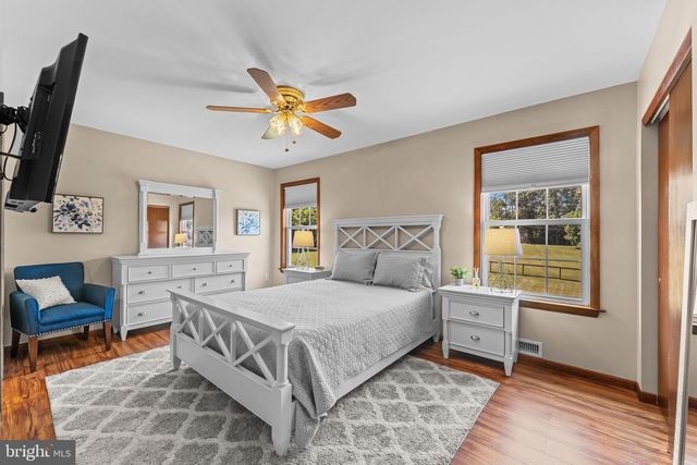 24 HENDRICKS RD, Perkiomenville, PA 18074