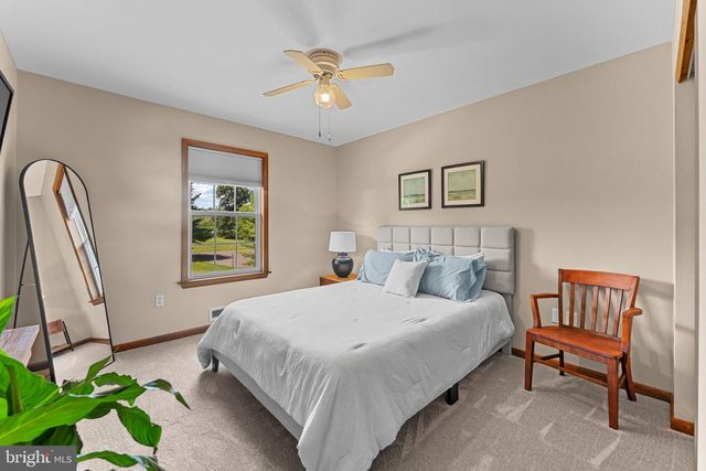 24 HENDRICKS RD, Perkiomenville, PA 18074