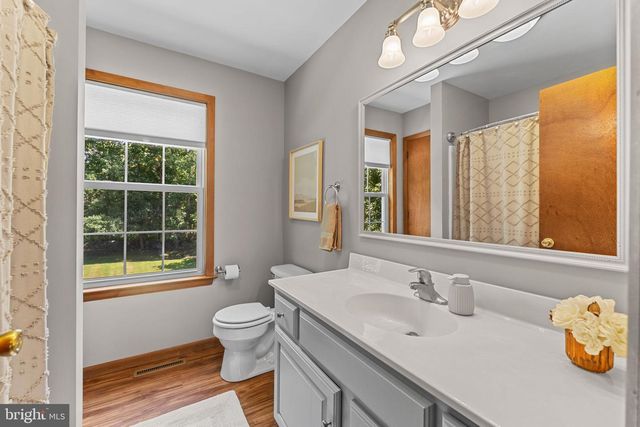 24 HENDRICKS RD, Perkiomenville, PA 18074